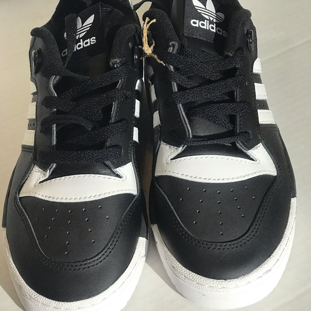 --Adidas RIVALRY LOW-- Black and White--             Size 6--Brand New with Tag- - Picture 3 of 11